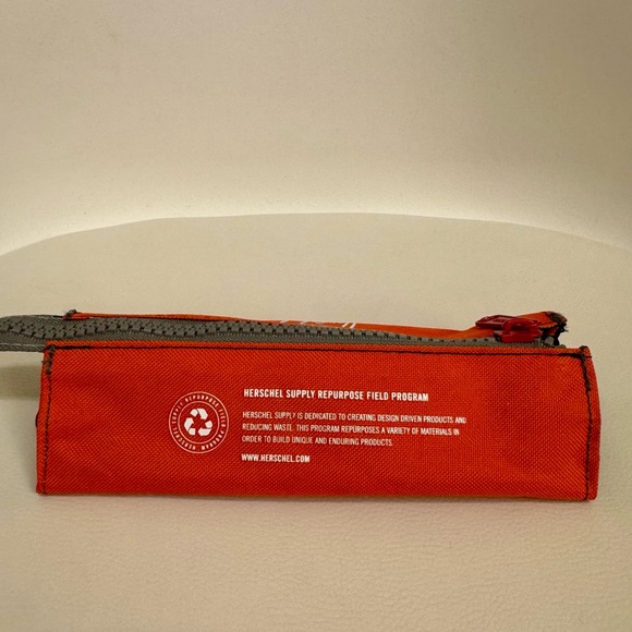 Herschel’s pencil case - Picture 3 of 8